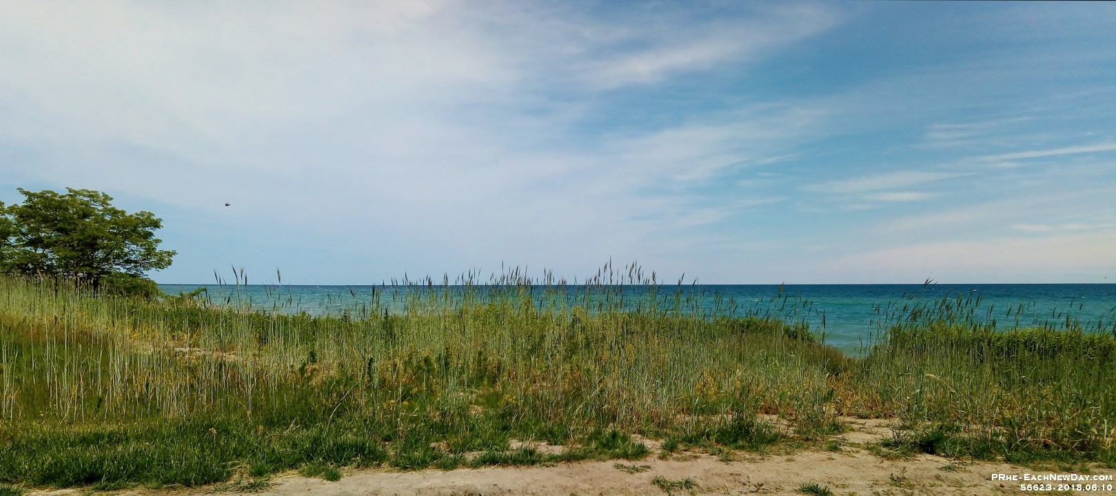 56623PaReCrLeRo - Sunday walk along the Waterfront Trail with Beth